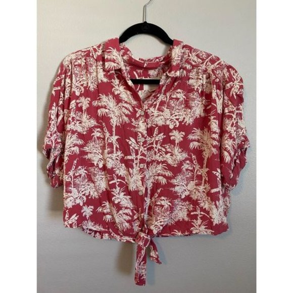 American Eagle Outfitters Tops - *DISCOUNTED SHIPPING!!* American Eagle Cropped Shirt Size XL